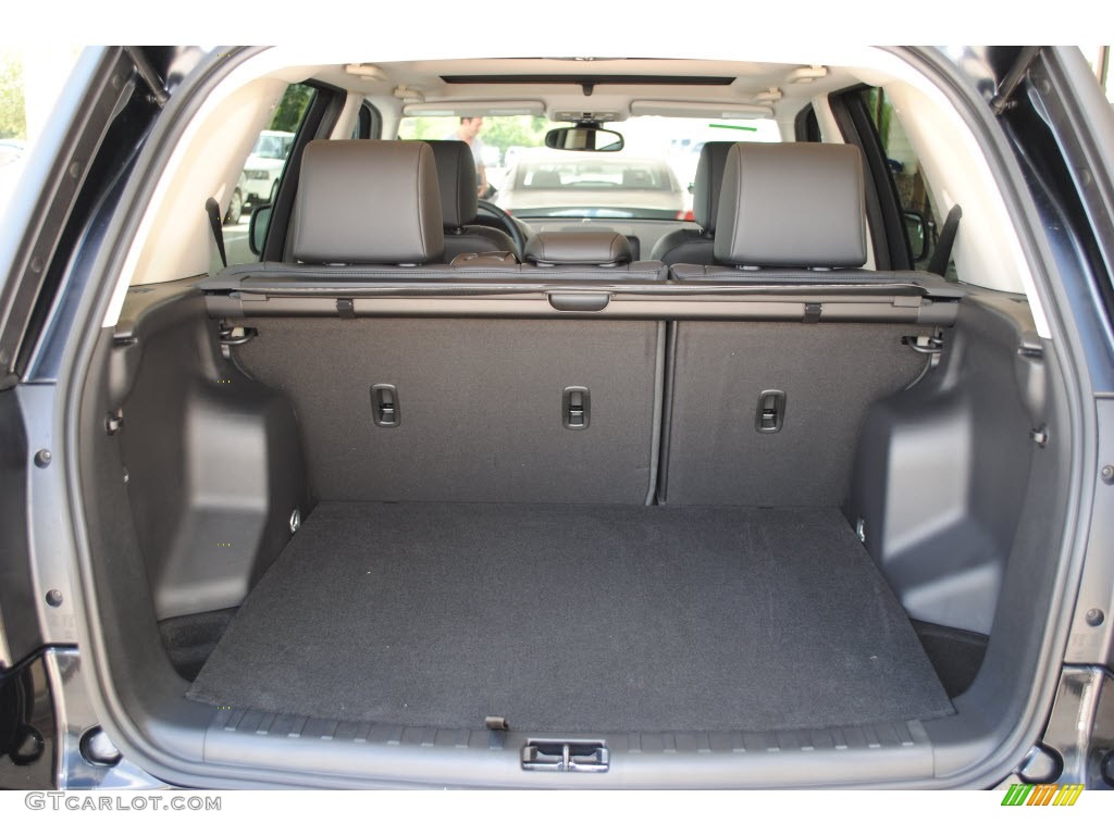 2011 Land Rover LR2 HSE Trunk Photo #56071310