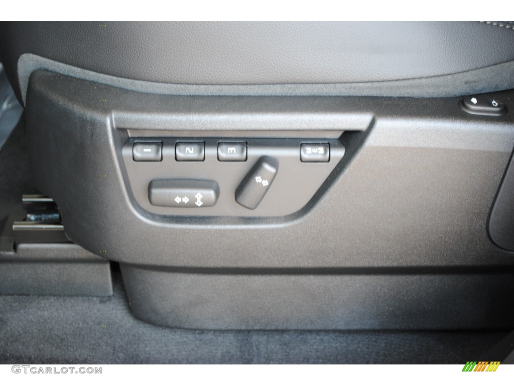 2011 Land Rover LR2 HSE Controls Photo #56072327
