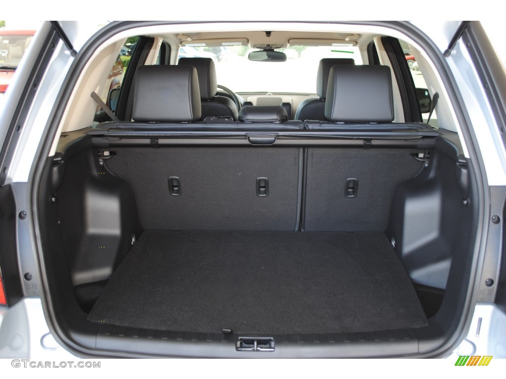 2011 Land Rover LR2 HSE Trunk Photo #56072885