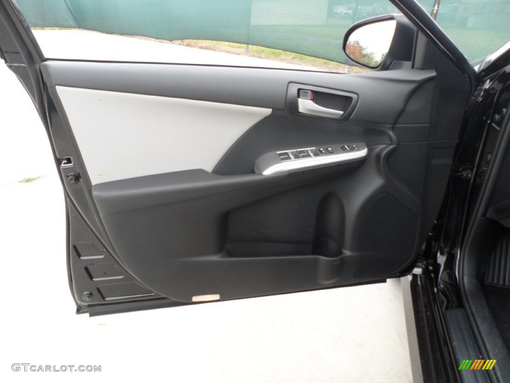 2012 Toyota Camry SE V6 Door Panel Photos