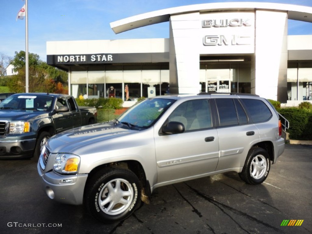 2004 Envoy SLE 4x4 - Liquid Silver Metallic / Medium Pewter photo #1