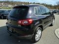 Deep Black Metallic - Tiguan SE 4Motion Photo No. 5