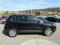 Deep Black Metallic - Tiguan SE 4Motion Photo No. 6