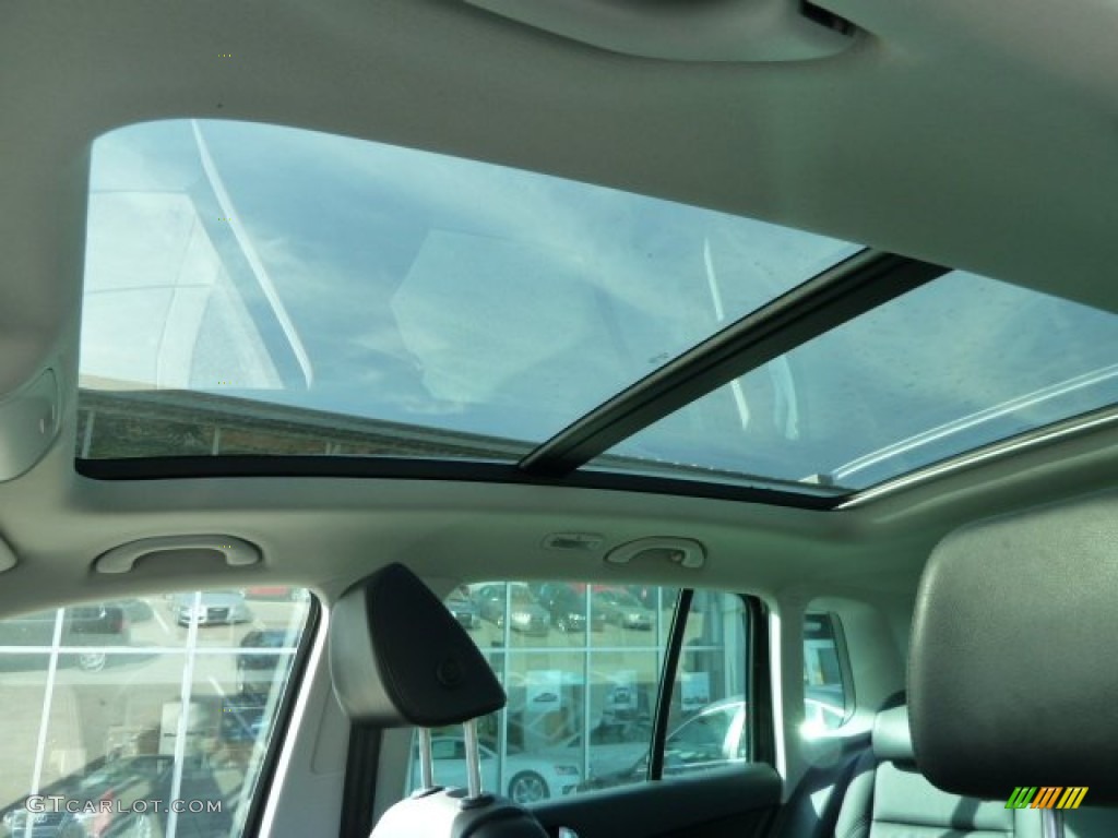 2010 Volkswagen Tiguan SE 4Motion Sunroof Photo #56083529
