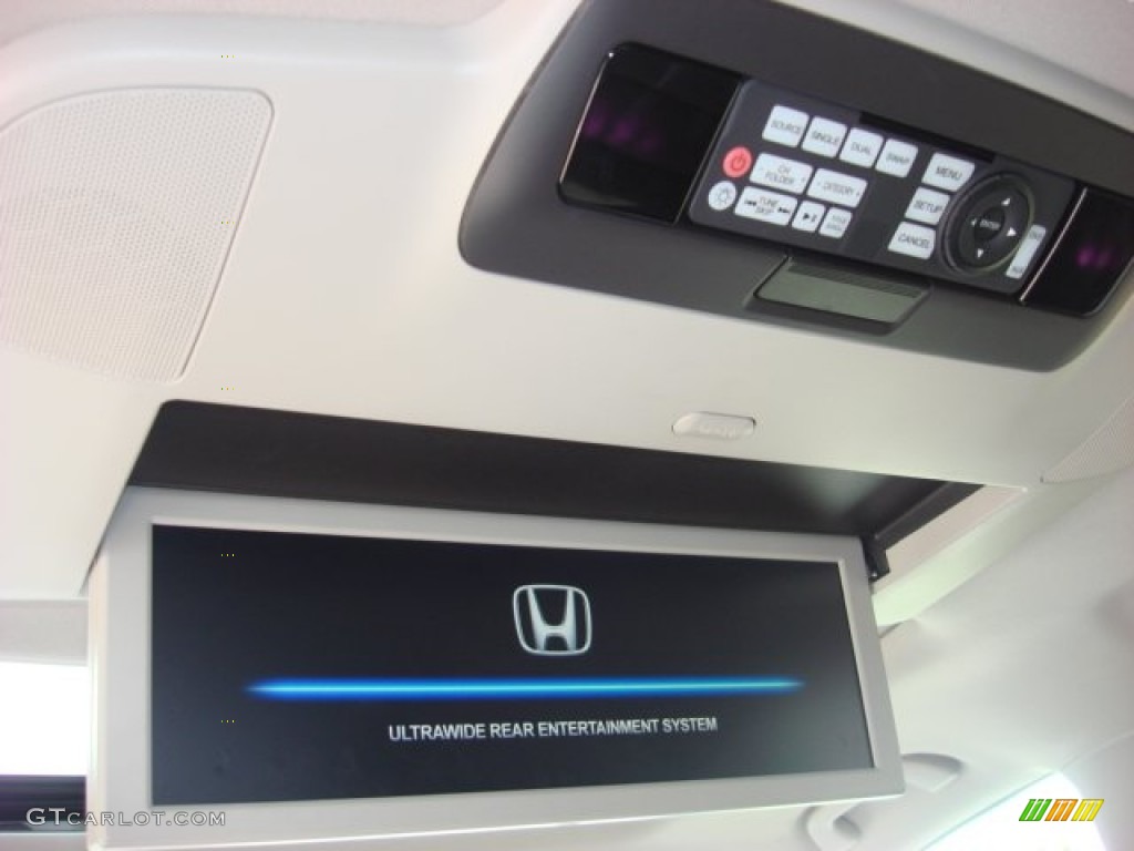 2011 Honda Odyssey Touring Elite Controls Photo #56085353