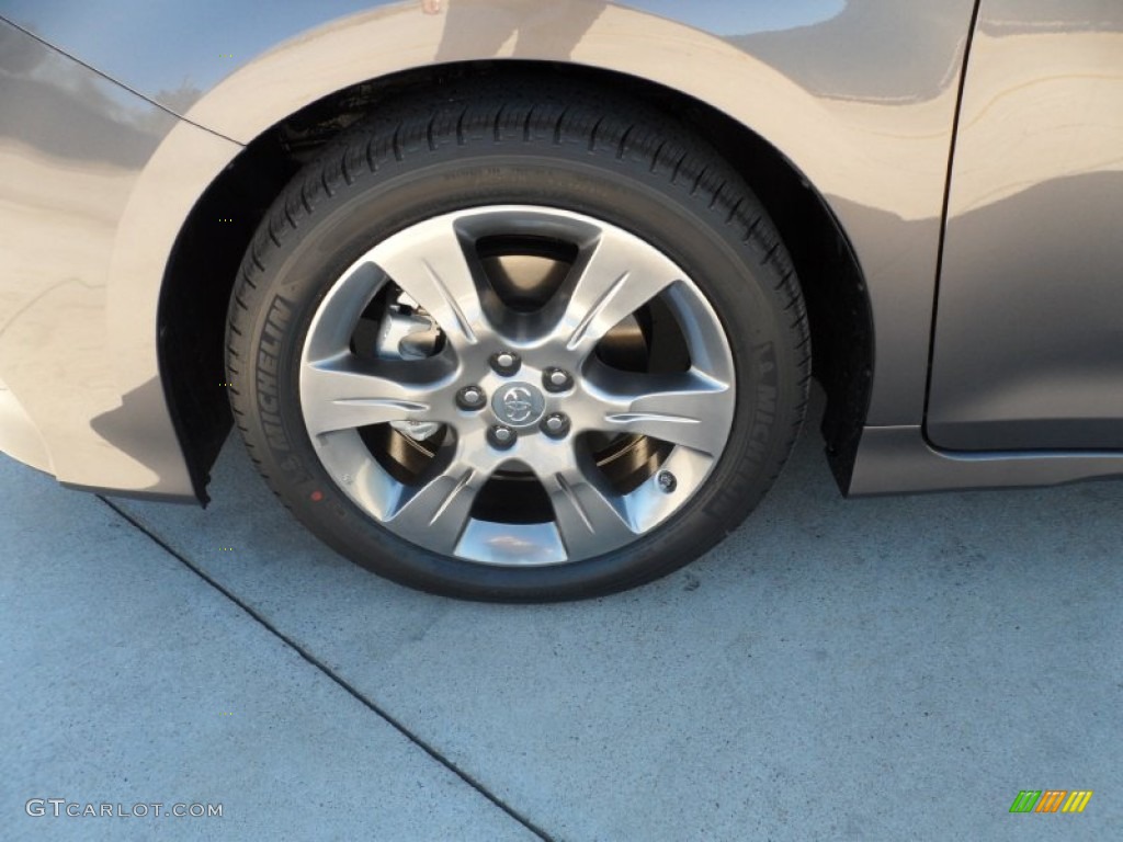 2012 Toyota Sienna SE Wheel Photos