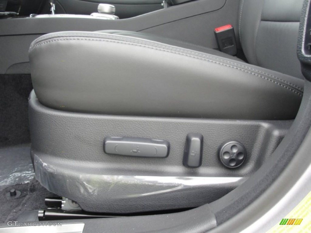 2011 Hyundai Genesis 3.8 Sedan Controls Photo #56096370