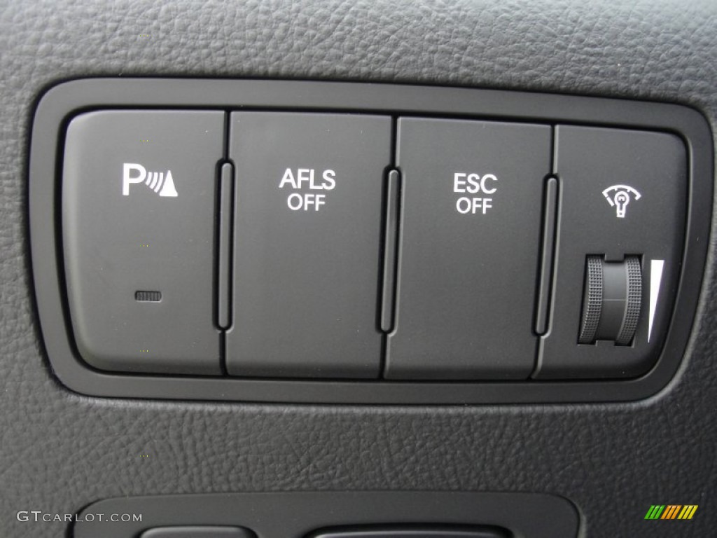 2011 Hyundai Genesis 3.8 Sedan Controls Photo #56096480
