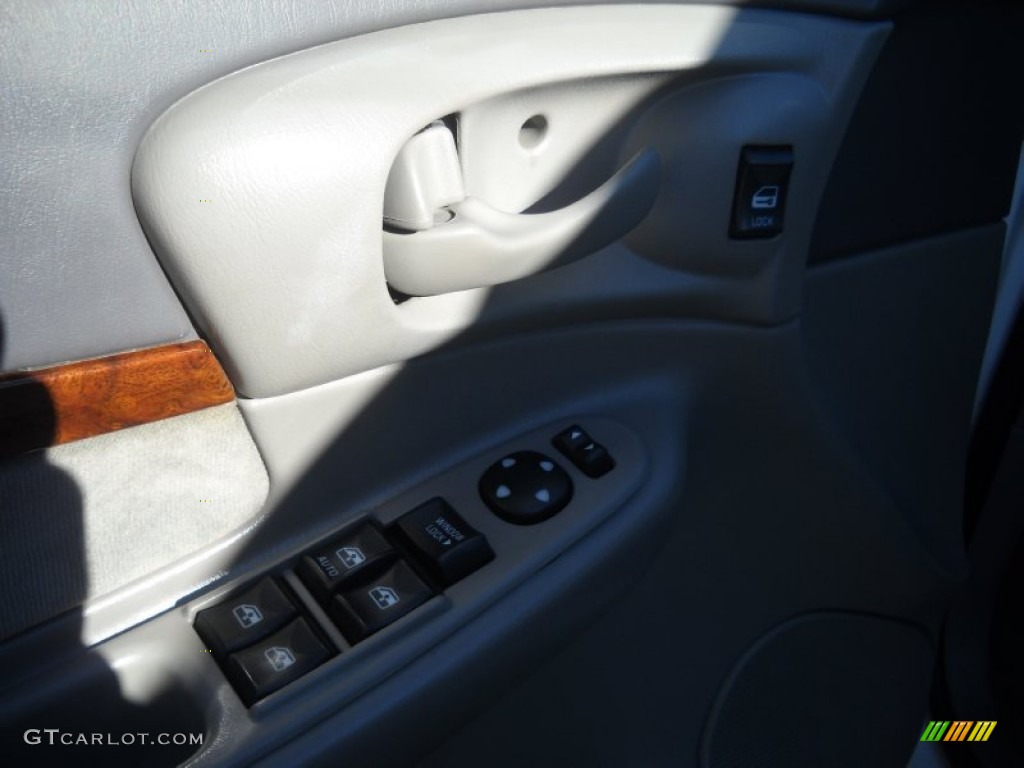 2004 Impala  - White / Medium Gray photo #17
