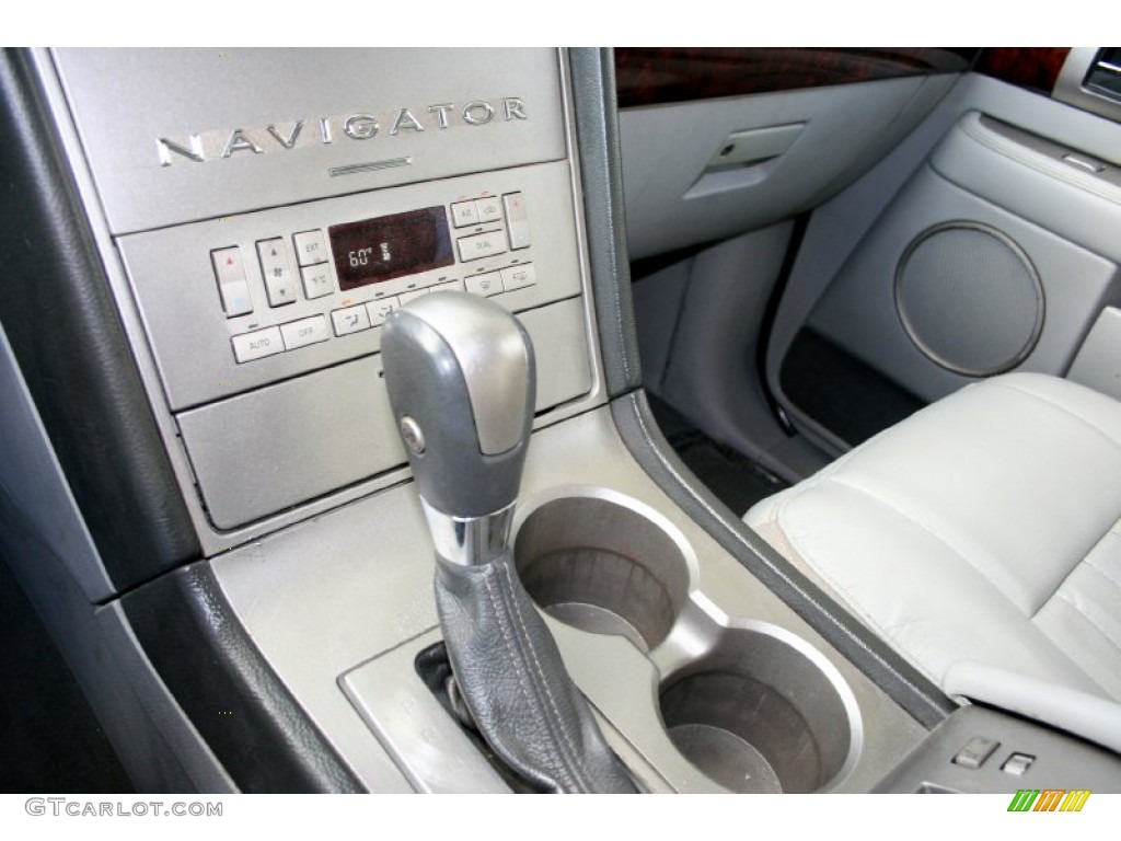 2004 Navigator Luxury 4x4 - Silver Birch Metallic / Dove Grey photo #74