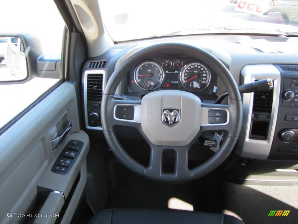 2011 Ram 1500 SLT Quad Cab - Bright White / Dark Slate Gray photo #19