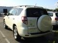 Super White - RAV4 4WD Photo No. 2
