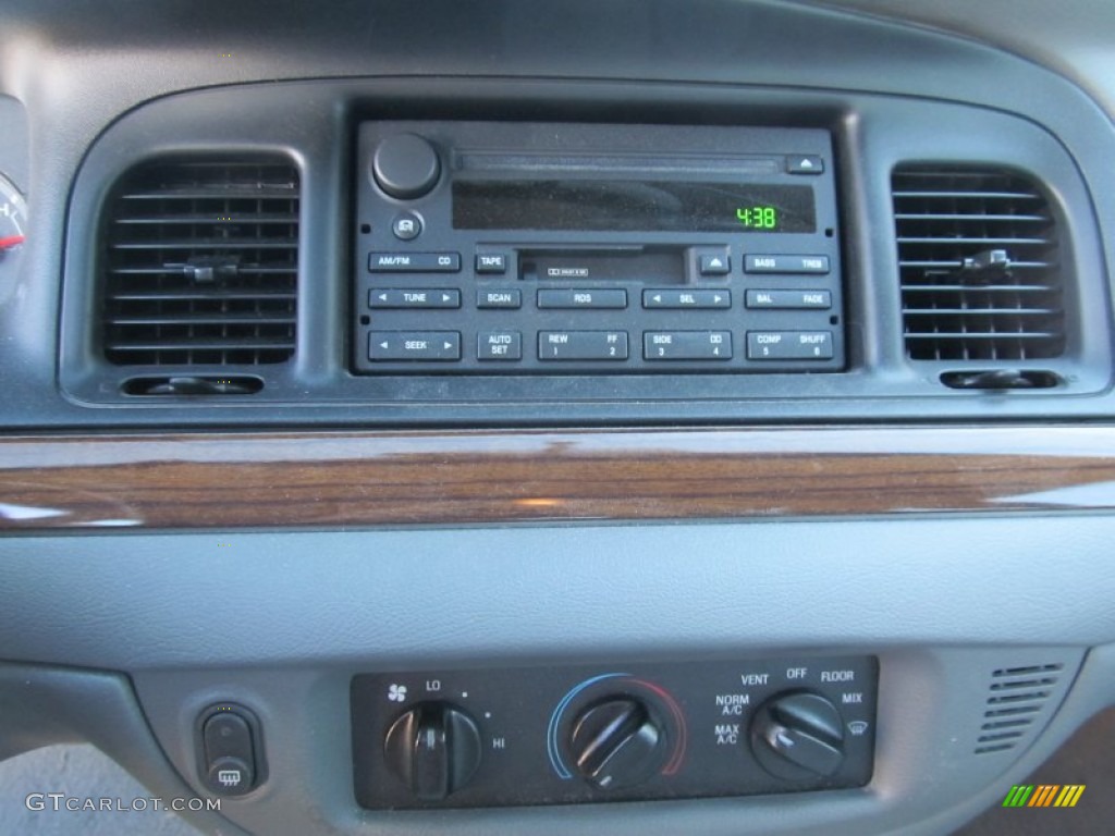 2005 Ford Crown Victoria Standard Crown Victoria Model Audio System Photo #56105003