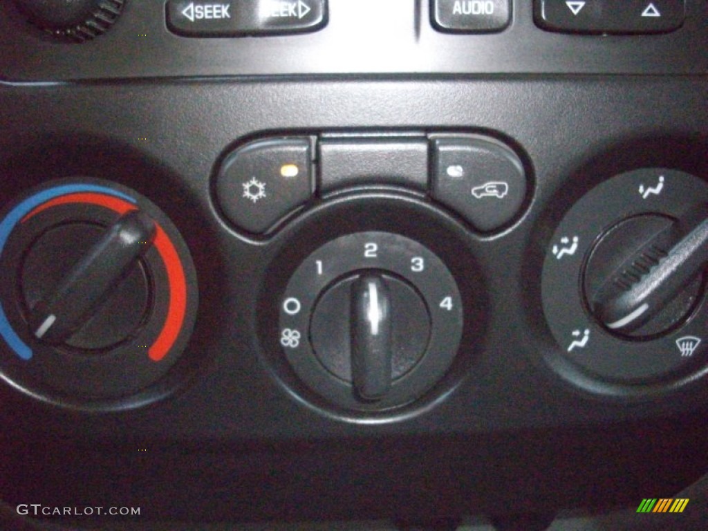 2006 Chevrolet Colorado Regular Cab 4x4 Controls Photo #56105603