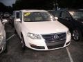 Candy White - Passat Komfort Sedan Photo No. 1