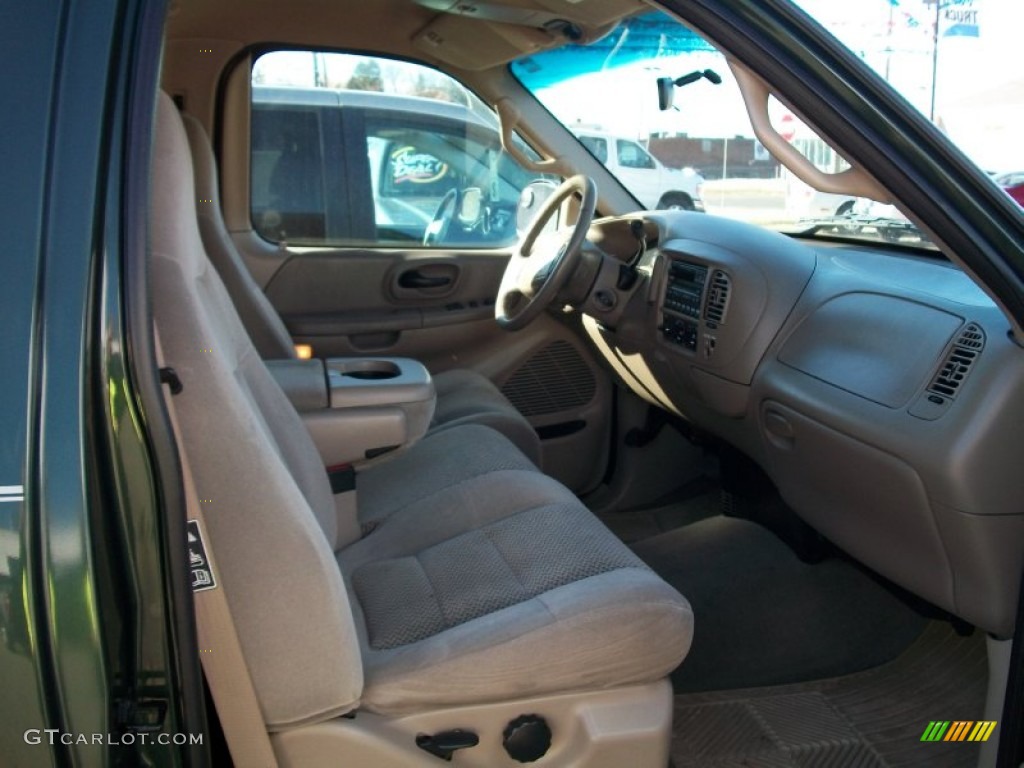 Medium Parchment Interior 2002 Ford F150 XLT Regular Cab Photo #56111624