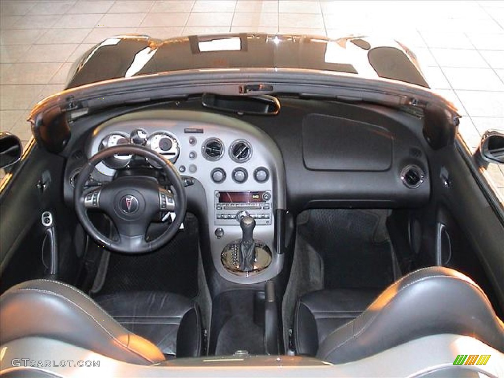 2007 Pontiac Solstice Roadster Ebony Dashboard Photo #56111933