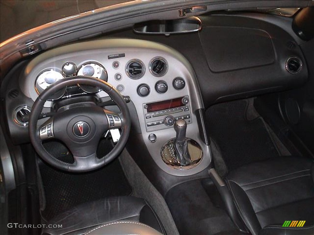 2007 Pontiac Solstice Roadster Ebony Dashboard Photo #56111942