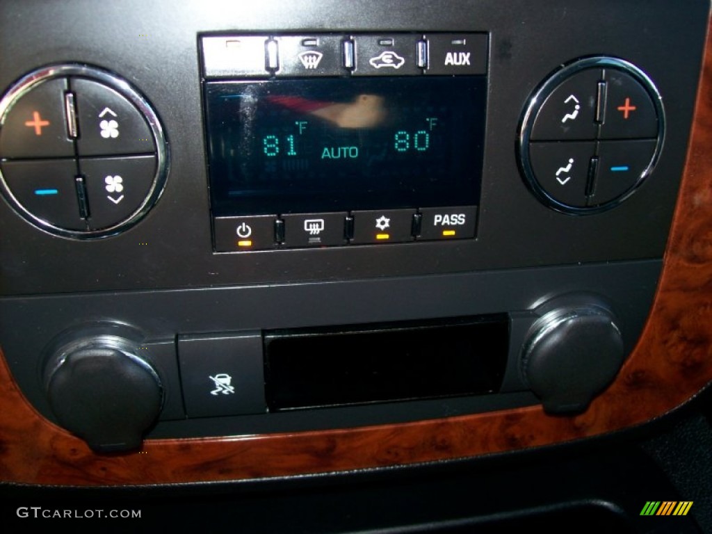 2007 Chevrolet Suburban 1500 LT 4x4 Controls Photo #56117933