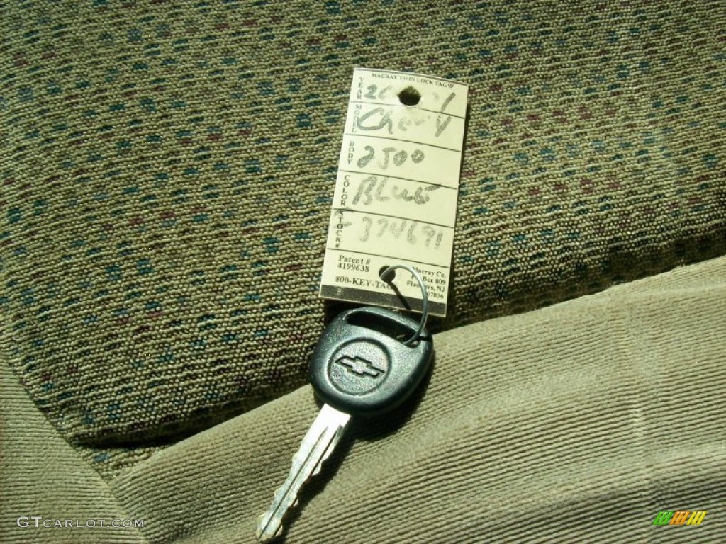 2001 Chevrolet Silverado 2500HD LS Crew Cab 4x4 Chassis Keys Photo #56118381