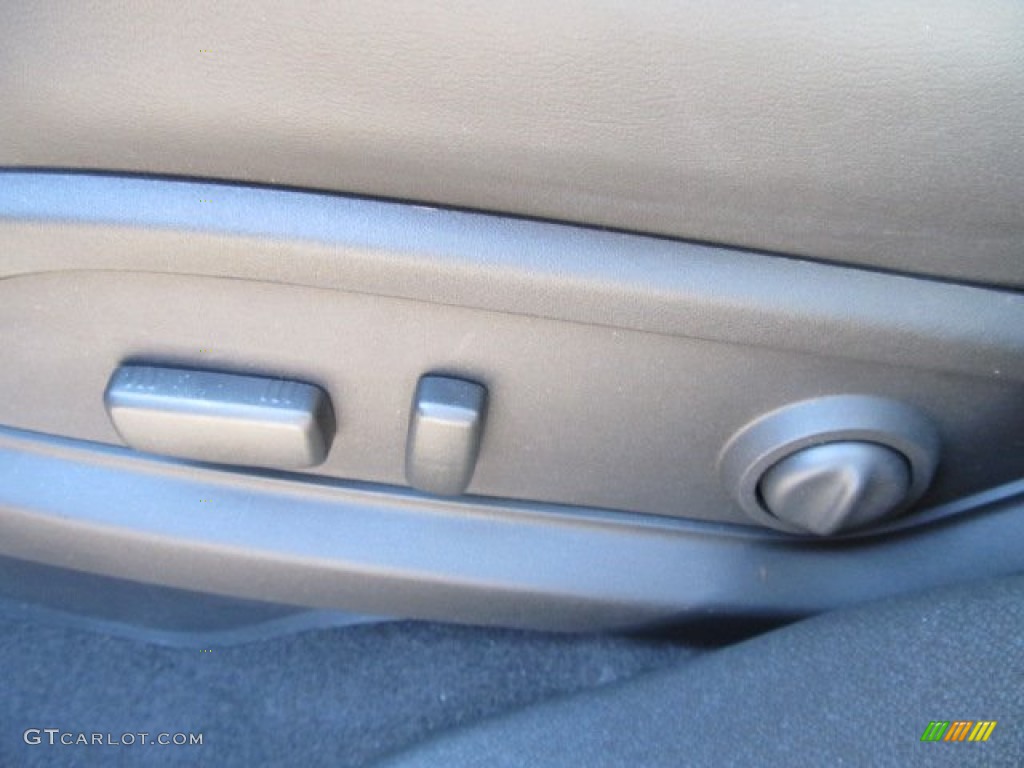 2012 Buick Enclave AWD Controls Photo #56120633