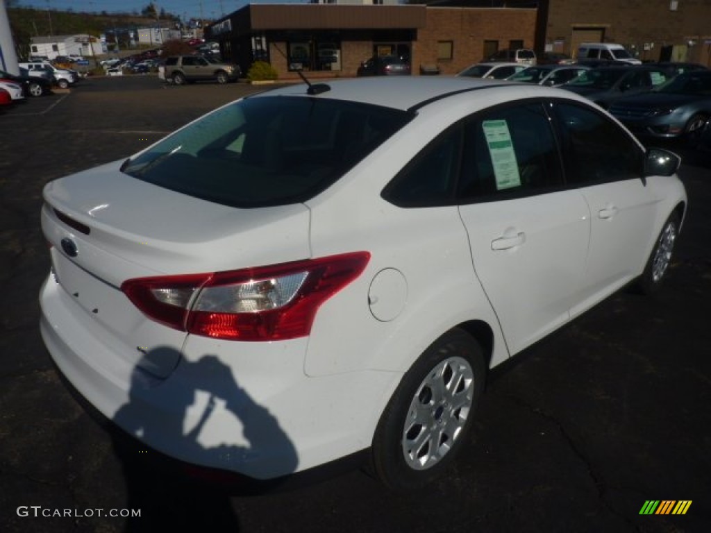 2012 Focus SE Sedan - Oxford White / Charcoal Black photo #2