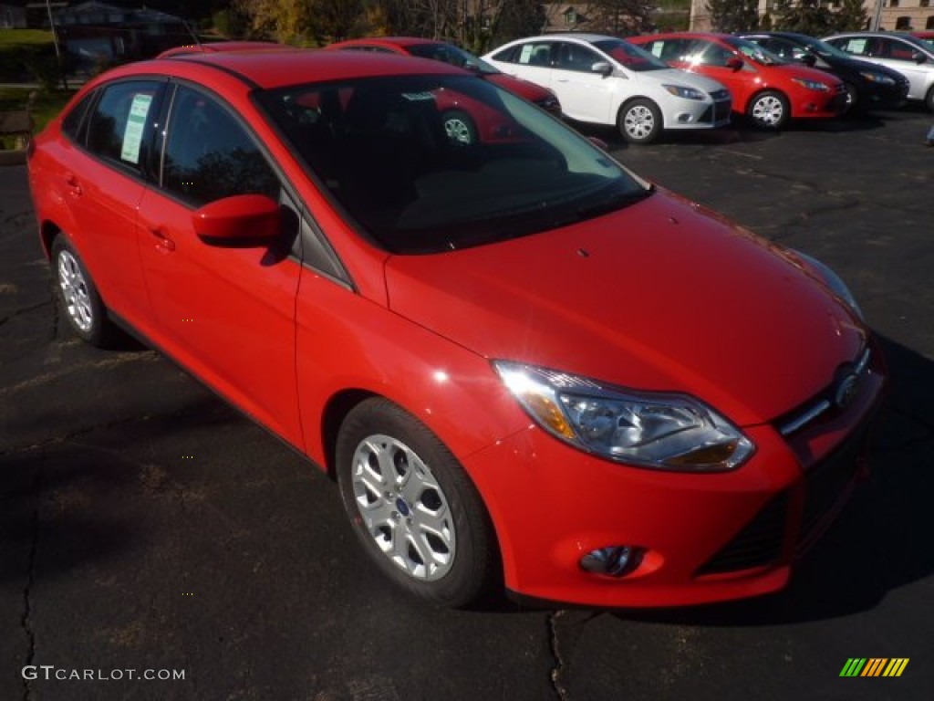 2012 Focus SE Sedan - Race Red / Charcoal Black photo #1