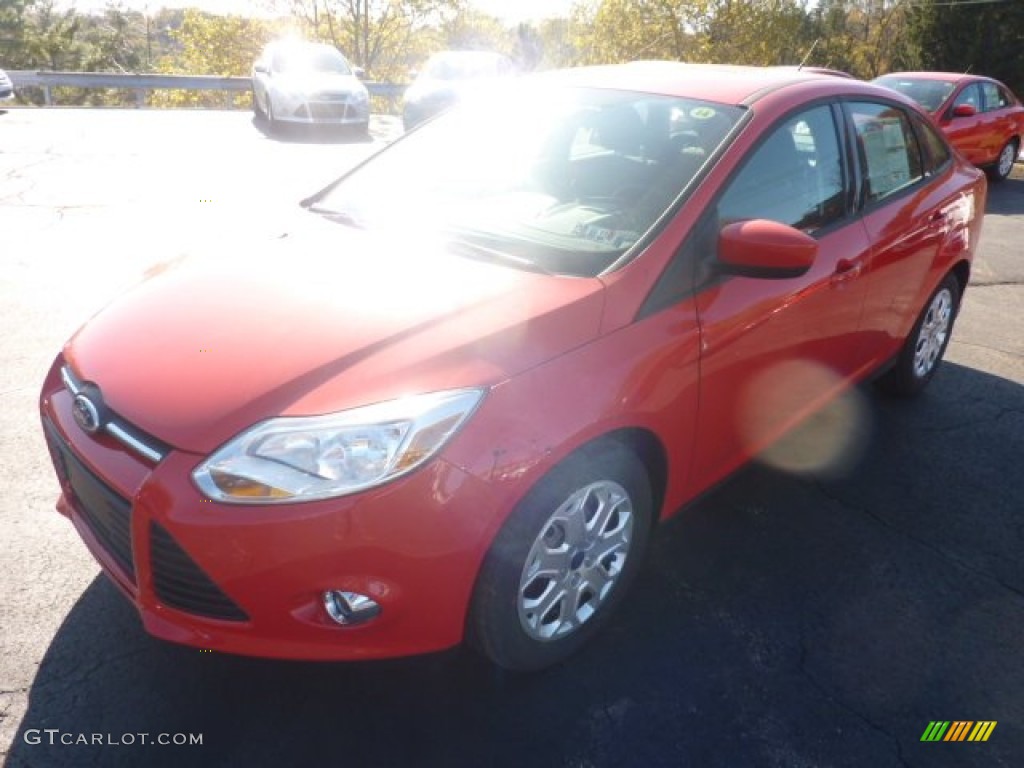 2012 Focus SE Sedan - Race Red / Charcoal Black photo #5