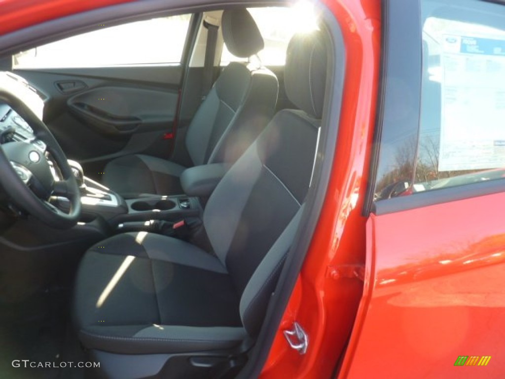 2012 Focus SE Sedan - Race Red / Charcoal Black photo #8