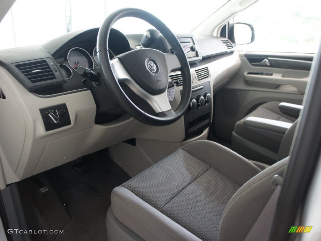 Aero Grey Interior 2009 Volkswagen Routan S Photo #56123462
