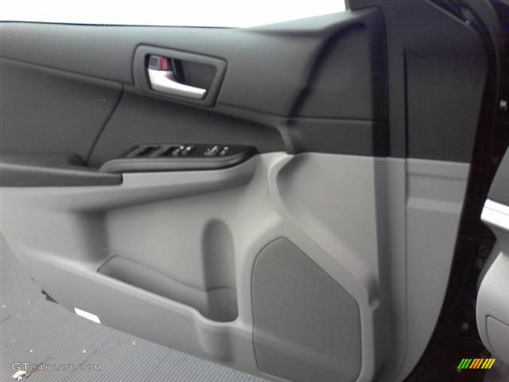 2012 Toyota Camry LE Light Gray Door Panel Photo #56123537