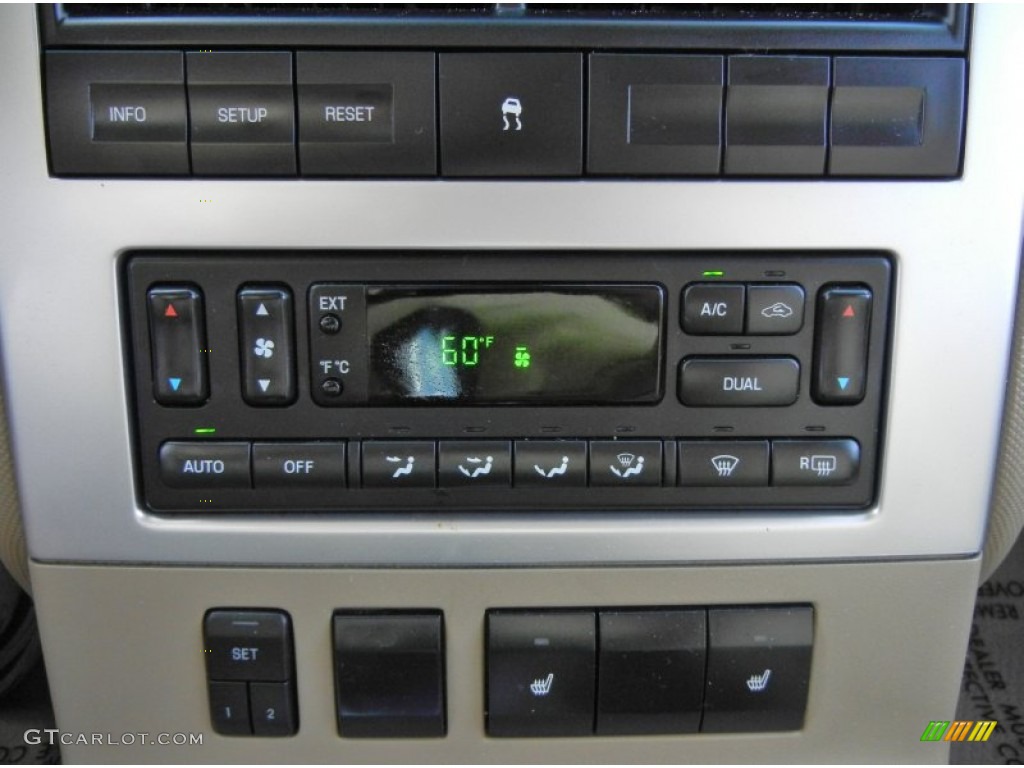 2008 Mercury Mountaineer Standard Mountaineer Model Controls Photo #56124058