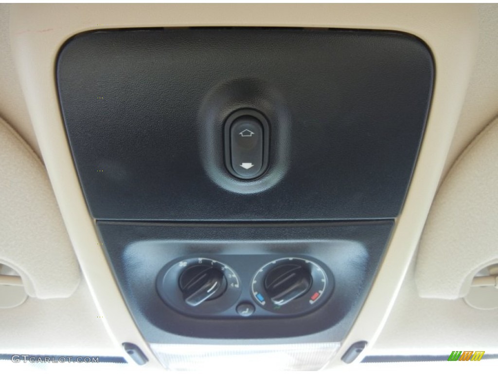 2008 Mercury Mountaineer Standard Mountaineer Model Controls Photo #56124067
