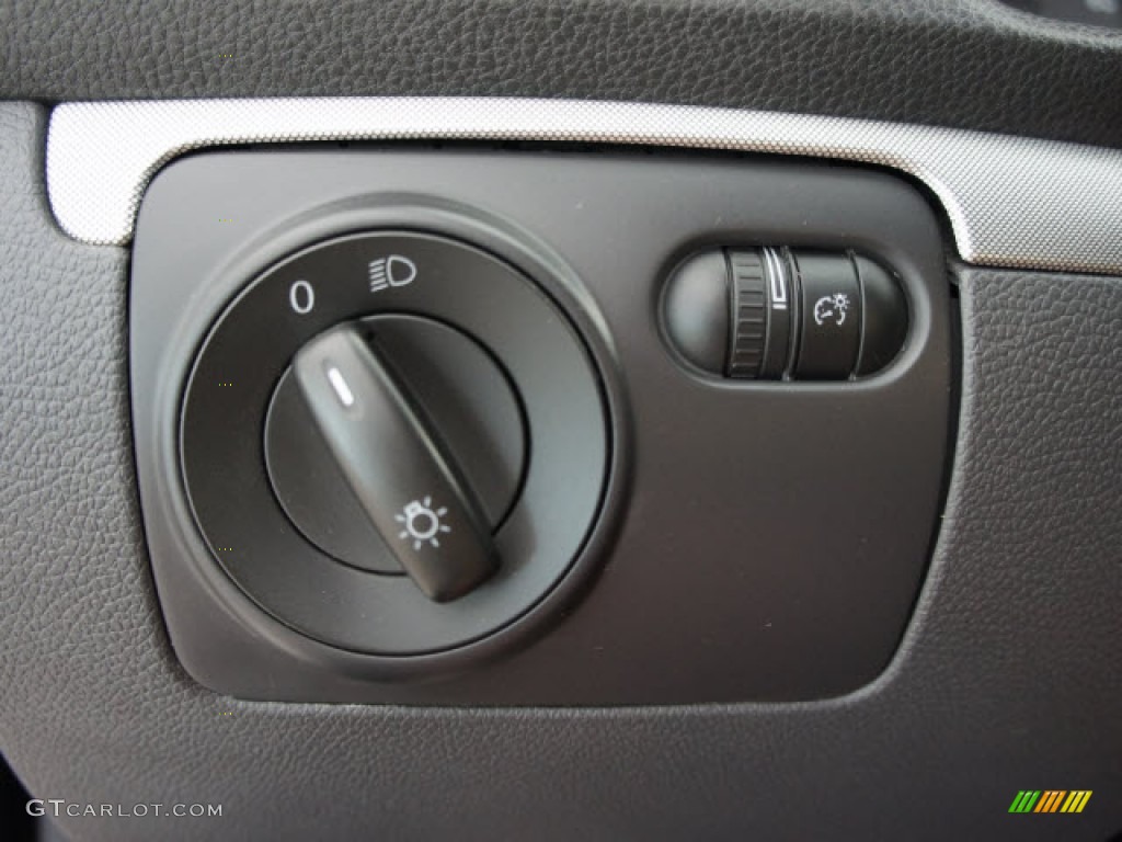 2009 Volkswagen Jetta S SportWagen Controls Photo #56124962
