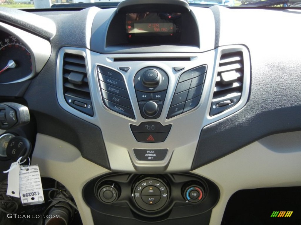 2012 Ford Fiesta SE Sedan Controls Photo #56125865