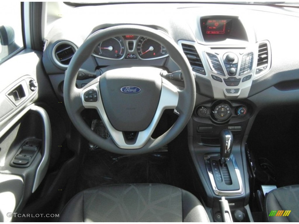 2012 Ford Fiesta SE Hatchback Charcoal Black Dashboard Photo #56125946
