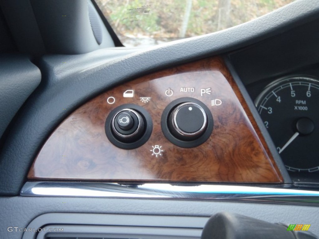 2005 Buick LaCrosse CX Controls Photo #56126825