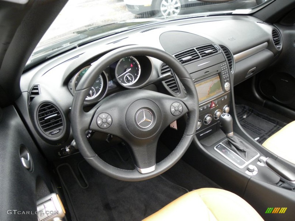 2009 Mercedes-Benz SLK 300 Roadster Black/Beige Dashboard Photo #56133303