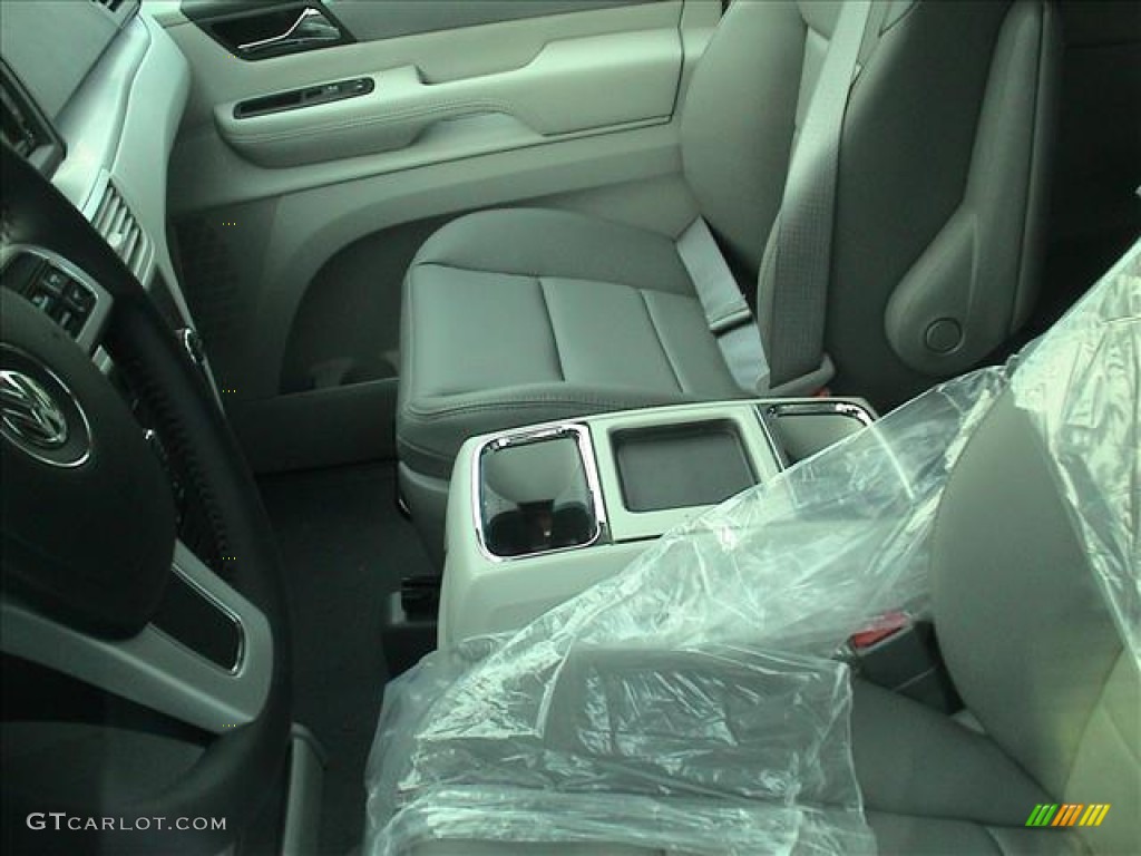 2011 Routan SE - Tanzanite Blue Metallic / Aero Gray photo #5