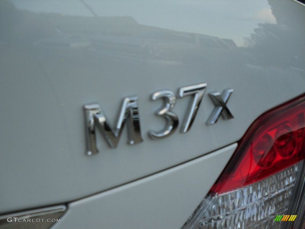 2012 Infiniti M 37x AWD Sedan Marks and Logos Photos