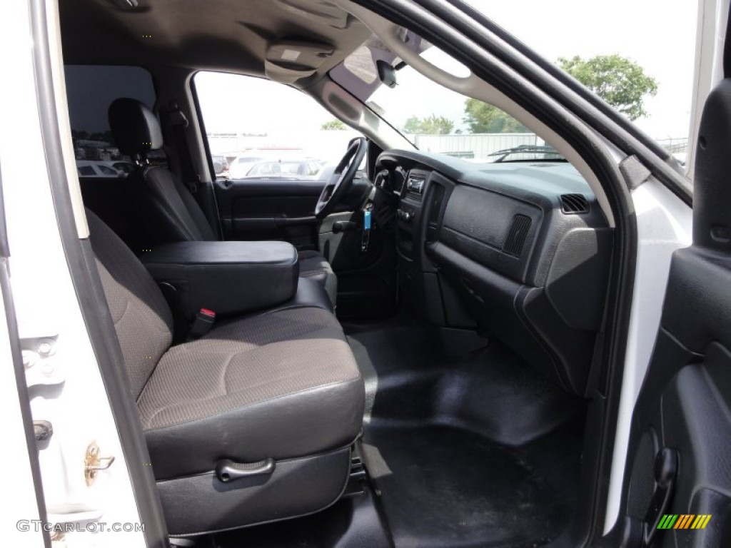 2005 Ram 1500 ST Quad Cab - Bright White / Dark Slate Gray photo #19