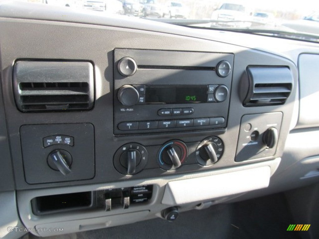 2007 Ford F250 Super Duty XLT Regular Cab 4x4 Utility Controls Photo #56145374