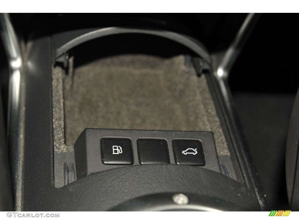 2004 Audi TT 1.8T Roadster Controls Photo #56148464