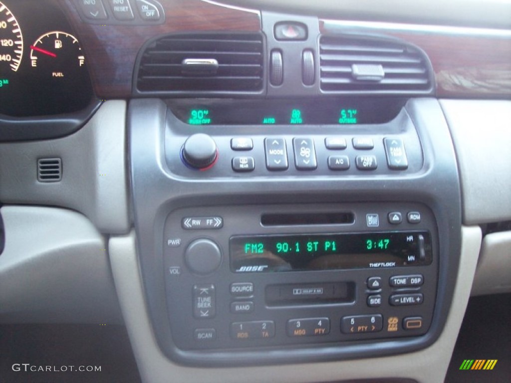 2000 Cadillac DeVille DTS Controls Photo #56151563