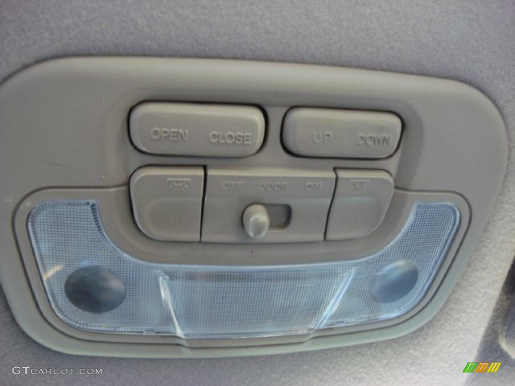2004 Kia Optima EX V6 Controls Photo #56151986