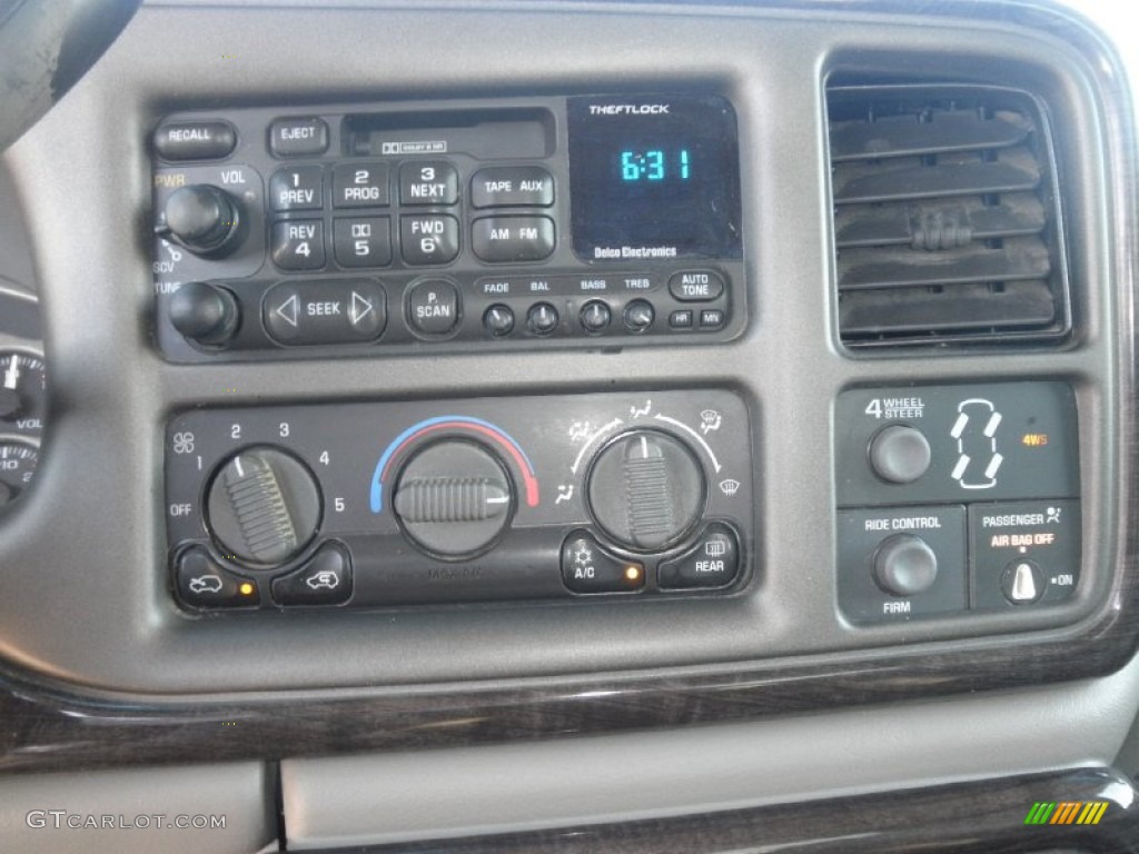 2002 GMC Sierra 1500 Denali Extended Cab 4WD Audio System Photo #56152823