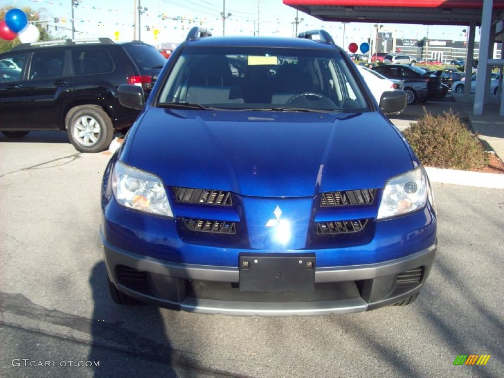 2006 Outlander LS 4WD - Electric Blue Pearl / Charcoal photo #7
