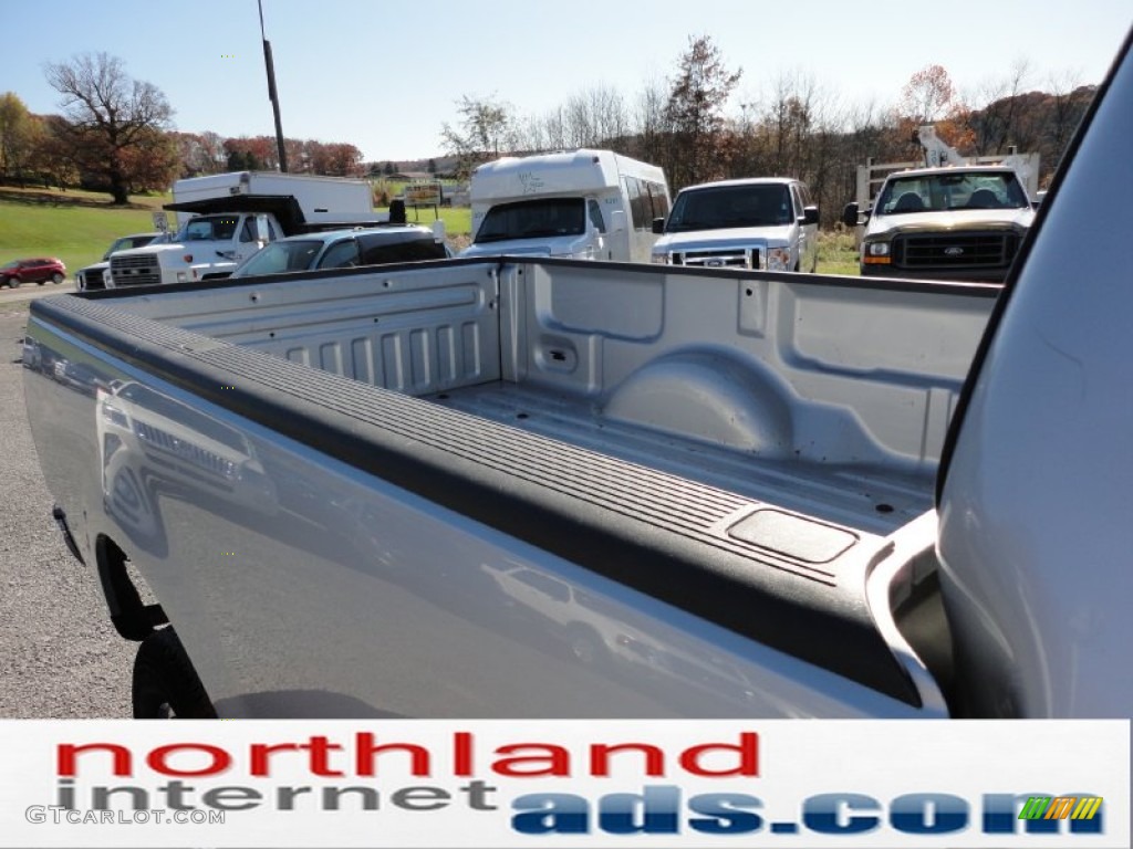 2004 F150 XL Heritage Regular Cab 4x4 - Silver Metallic / Dark Flint photo #18