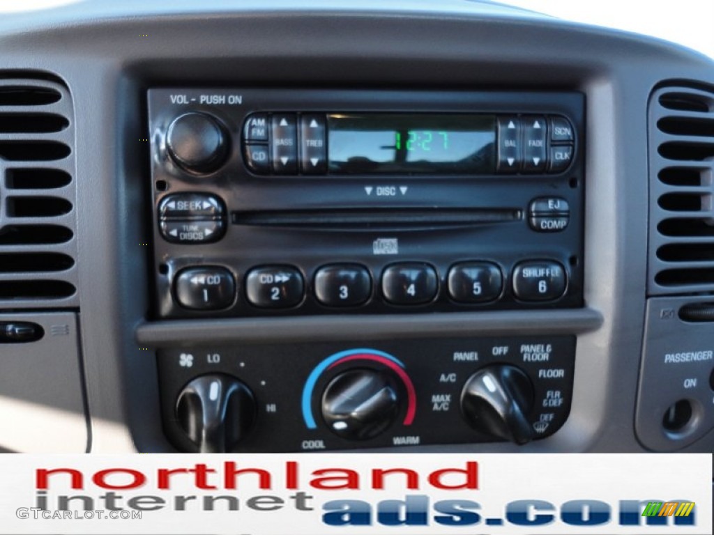 2004 F150 XL Heritage Regular Cab 4x4 - Silver Metallic / Dark Flint photo #19