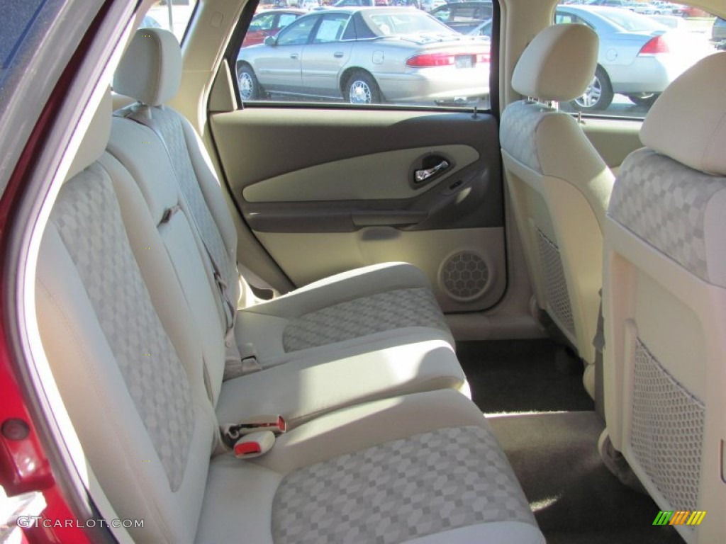 2004 Malibu Maxx LS Wagon - Sport Red Metallic / Gray photo #16